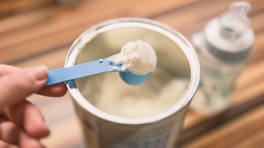 Hàng loạt sản phẩm sữa giả bị Bộ Y tế cảnh báo, gia đình Việt có trẻ nhỏ lưu ý